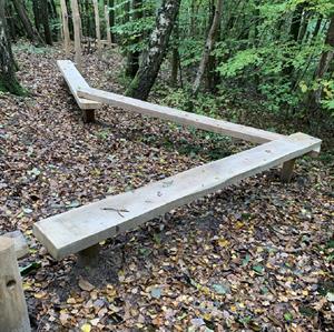 Balancemodul til legeplads Zig Zag balance-planker   3 stk. af 300 cm. 70 mm egeplanke.  Balancebom 800 cm. Med robinieben.  (Modul L)
